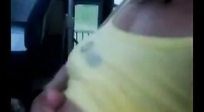 Индийское порно на открытом воздухе с грудастой девушкой в автобусе 0 минута 0 сек