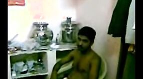 Bibi Tamil memanjakan diri dalam threesome beruap dengan teman suami 2 min 50 sec