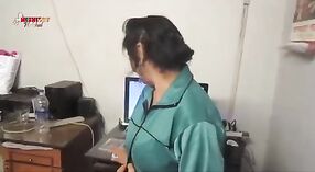 Bojo India sing seksi kanthi payudara gedhe ing video krasan 2 min 50 sec