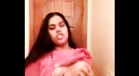 Vidéo de sexe pour ados avec une Indienne aux gros seins 0 minute 40 sec