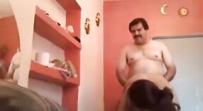 蒸し暑いセックスビデオで隠されたカメラに巻き込まれたインドの女子大生 8 分 40 秒