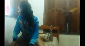 Desi cowgirl lan tumindak mbalikke cowgirl ing video sing didhelikake Cam mms 4 min 50 sec