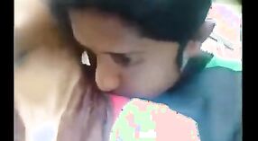 Romance ao ar livre de um casal Telugu apanhado em MMS 1 minuto 20 SEC