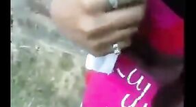 Romance ao ar livre de um casal Telugu apanhado em MMS 2 minuto 40 SEC