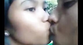 Romance ao ar livre de um casal Telugu apanhado em MMS 3 minuto 10 SEC