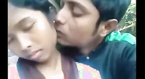 Romance ao ar livre de um casal Telugu apanhado em MMS 0 minuto 40 SEC