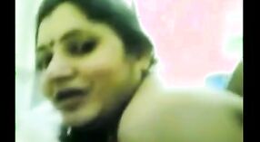 彼女のパートナーとの蒸し暑いビデオで大きな胸を持つセクシーなパンジャブ人主婦 5 分 20 秒