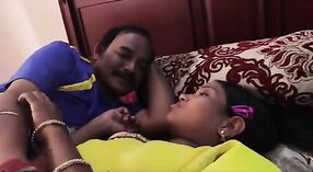 Novio de amas de casa de Bollywood y amigo de su esposo en un video humeante 1 mín. 20 sec