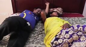 Bollywood housewifes bạn trai và chồng người bạn trong một steamy video 0 tối thiểu 0 sn