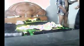 ಭಾರತೀಯ ಗೃಹಿಣಿಯರು ಸೋರಿಕೆಯಾದ ಸೆಕ್ಸ್ ವಿಡಿಯೋ: ಬಿಸಿ ಮತ್ತು ಉಗಿ ಎನ್ಕೌಂಟರ್ 0 ನಿಮಿಷ 0 ಸೆಕೆಂಡು