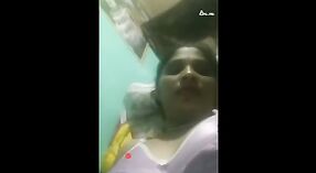 Desi Aunty nggambarake awak telanjang ing webcam 0 min 0 sec
