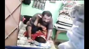 Onschuldig dorp meisje verleid door oom in Desi porno 1 min 50 sec