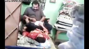 Onschuldig dorp meisje verleid door oom in Desi porno 2 min 30 sec