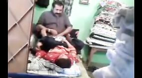 Onschuldig dorp meisje verleid door oom in Desi porno 2 min 40 sec