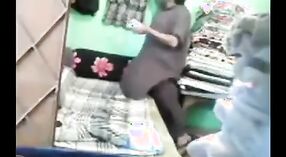 Onschuldig dorp meisje verleid door oom in Desi porno 3 min 30 sec