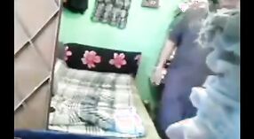 Onschuldig dorp meisje verleid door oom in Desi porno 3 min 50 sec