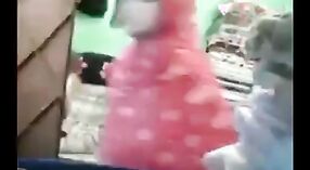Onschuldig dorp meisje verleid door oom in Desi porno 4 min 00 sec