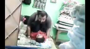Onschuldig dorp meisje verleid door oom in Desi porno 0 min 0 sec