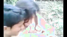 Video seks di luar ruangan dari remaja desa Marathi 2 min 00 sec