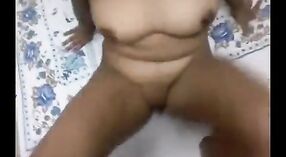 Stomende Zelfgemaakte Indiase seks met een verleidelijke zus 0 min 40 sec