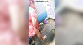Adolescente ragazza indiana scoperto sulla macchina fotografica durante il bagno 1 min 10 sec