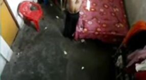 델리 교수와 성적 활동에 종사하는 그의 여성 학생의 비밀리에 녹화 된 영상 1 최소 00 초