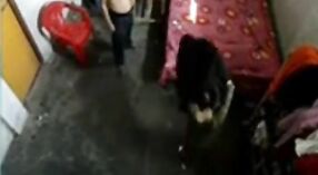Filmato registrato segretamente di un professore di Delhi e della sua studentessa impegnati in attività sessuali 1 min 40 sec