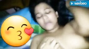 Bangladeschi Mädchen mit heißen Titten genießt das Ficken der Muschi 6 min 50 s