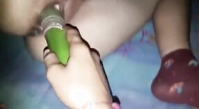 Indiase tante geniet hardcore seks met een grote komkommer en penis 4 min 20 sec