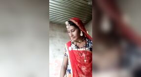 インドの主婦は息子の前で彼氏に自分自身をさらします 0 分 0 秒