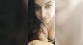 Obrolan video gadis NRI India telanjang 11 min 40 sec