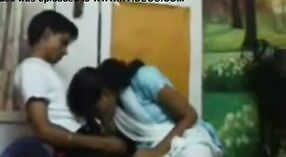Une jeune écolière Kannada profite d'un moment intime 2 minute 20 sec