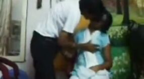 Une jeune écolière Kannada profite d'un moment intime 2 minute 40 sec