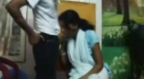 Siswi Kannada muda menikmati momen intim 3 min 00 sec