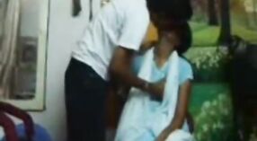 Une jeune écolière Kannada profite d'un moment intime 4 minute 40 sec