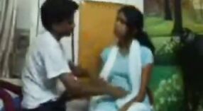 Une jeune écolière Kannada profite d'un moment intime 5 minute 00 sec