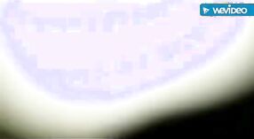 ఒక యువ భారతీయ కళాశాల అమ్మాయి మరియు ఆమె బంధువు ఇంట్లో లైంగిక కార్యకలాపాలకు పాల్పడుతున్న te త్సాహిక పోర్న్ 4 మిన్ 50 సెకను