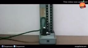 インドのポルノ映画でのデジドクターズの情熱的な出会い 1 分 50 秒