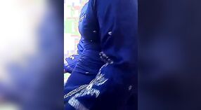 Домохозяйка из Пенджаба вызывающе раздевается на веб-камеру 0 минута 40 сек
