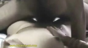 Une adolescente indienne aux seins chauds se fait baiser dans une chambre d'hôtel 3 minute 20 sec