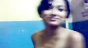 Tiener Bengaals meisje experiences haar eerste tijd met amateur seks 1 min 00 sec