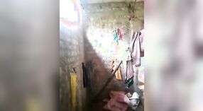 インドの村からの既婚女性 1 分 40 秒