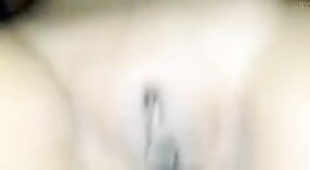 கேரளாவைச் சேர்ந்த ஒரு முதிர்ந்த பெண் ஒரு கருப்பு மனிதர் மீது வாய்வழி செக்ஸ் செய்கிறாள் 0 நிமிடம் 0 நொடி