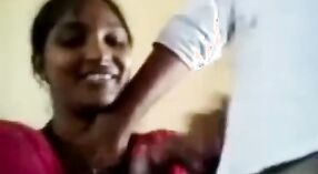 Tamil chica de colegio le da una gran mamada y recibe una corrida 0 mín. 0 sec