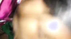 Menina indiana dá um boquete (vídeo fresco) 2 minuto 30 SEC