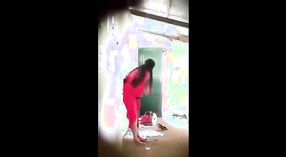 Скрытая встреча между индийским мужчиной и привлекательной преподавательницей, снятая скрытой камерой 3 минута 00 сек