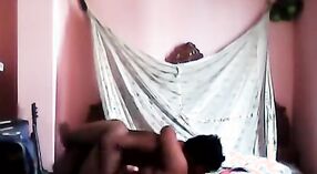 Ein junger Mann aus Delhi hat Sex mit einer reifen Inderin 2 min 20 s