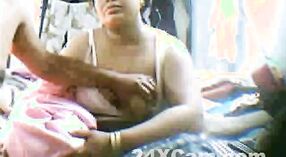गर्म भारतीय माँ बड़े स्तन के साथ उसके बेटे 2 मिन 00 एसईसी