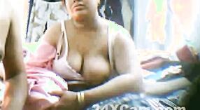 Gorący indyjski mamo z duży cycki przyjemności jej syn 2 / min 10 sec