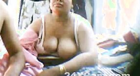 गर्म भारतीय माँ बड़े स्तन के साथ उसके बेटे 3 मिन 20 एसईसी